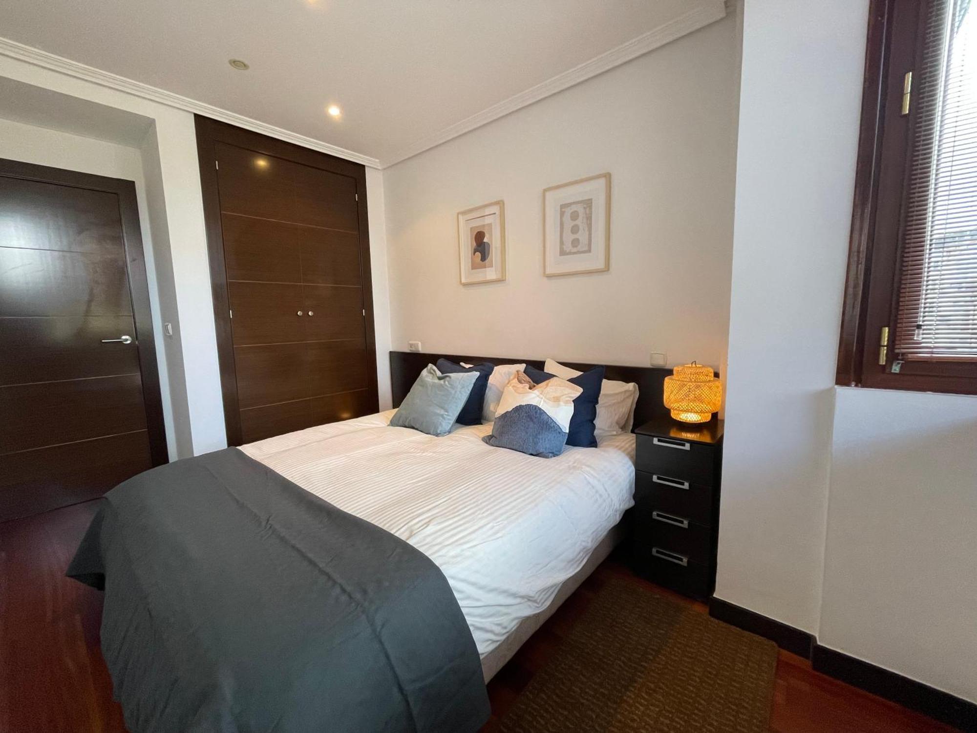 Atuaire Home Vivienda B Luminosa Parking Incluido En Plena Calle Comercial Burgos Exterior photo